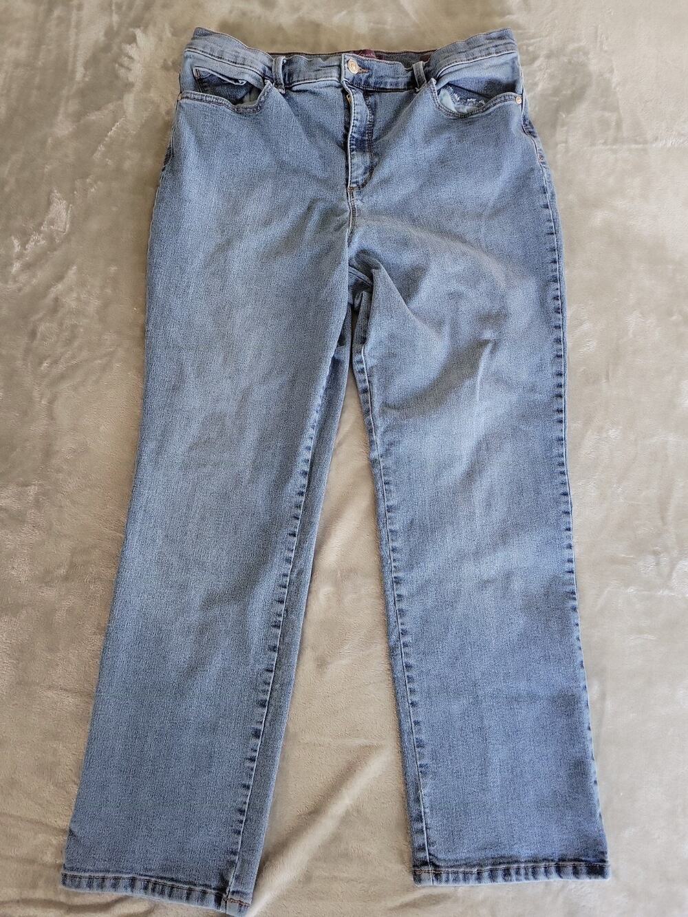 Gloria Vanderbilt Amanda Women's Size 16S Medium Wash Denim Stretch Straight Leg